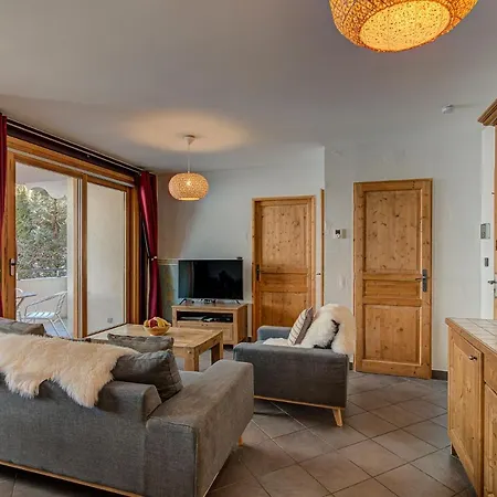 Le Paradis 1, Alpes Agency, Chamonix, Sleeps 4 Apartment Chamonix