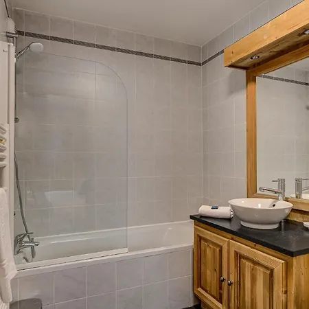 Апартаменты Le Paradis 1, Alpes Agency, Chamonix, Sleeps 4 *