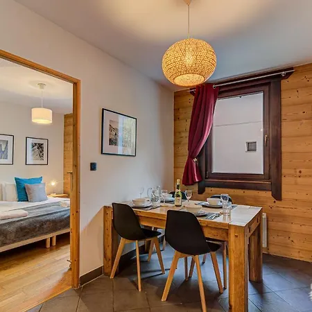 Le Paradis 1, Alpes Agency, Chamonix, Sleeps 4 Chamonix