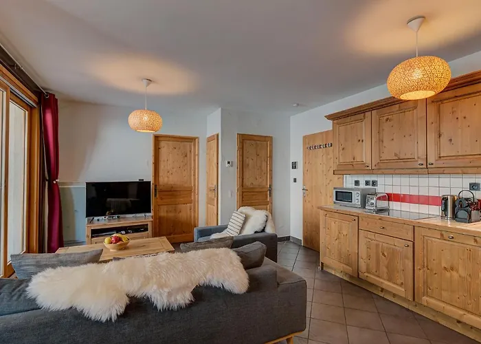 Apartment Le Paradis 1, Alpes Agency, Central Chamonix, Sleeps 4 Chamonix