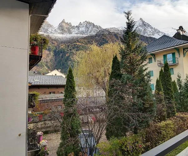 Apartment Le Paradis 1, Alpes Agency, Central Chamonix, Sleeps 4 * Chamonix