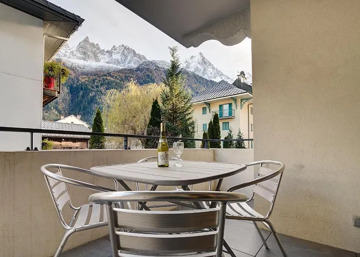 Apartment Le Paradis 1, Alpes Agency, Central Chamonix, Sleeps 4 *
