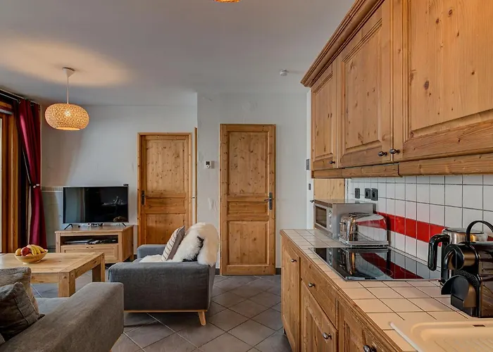 Apartment Le Paradis 1, Alpes Agency, Central Chamonix, Sleeps 4 * Chamonix